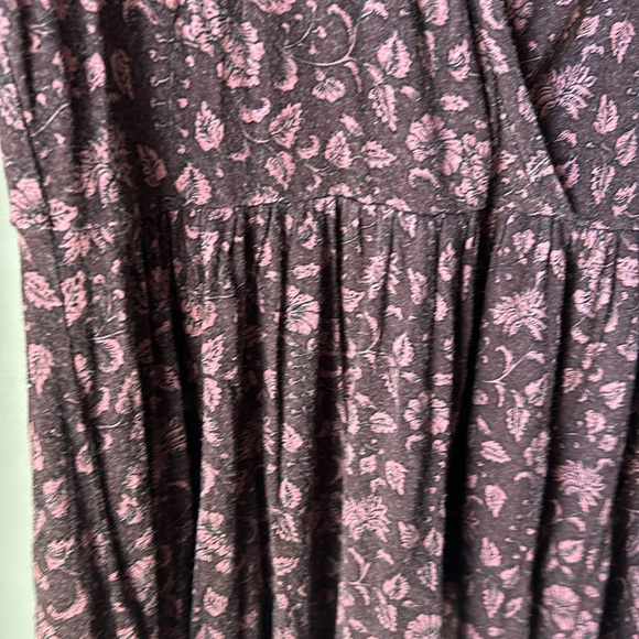 V-neck blouse - Picture 3 of 6